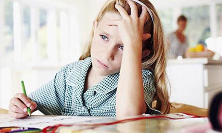 Mos i ndihmoni f&euml;mij&euml;t p&euml;r t&euml; b&euml;r&euml; detyrat 